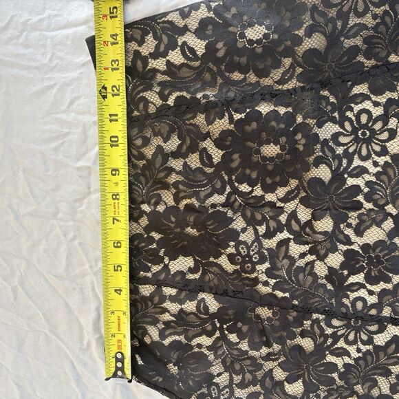 Black Lace Illusional Ann Taylor Tulip Knee Skirt Size 2P - A6711 - Picture 2 of 4